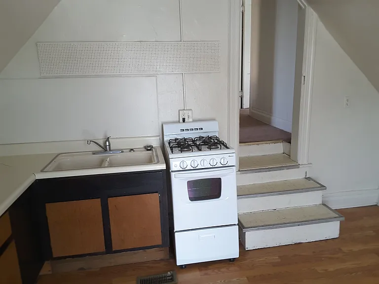 2911 Dudley Duplex — Photo 14