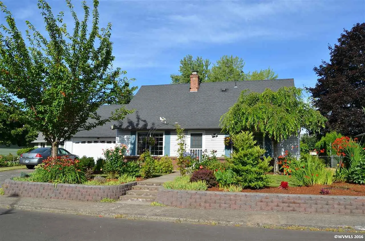 4811 10th Pl N photo 1