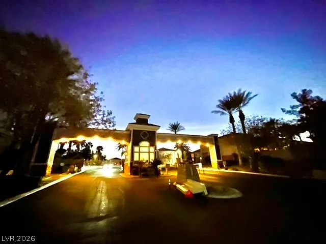 3 bed, 2.5 bath, 1623 sqft, $2,050 — Photo 3