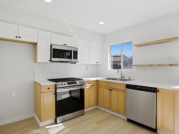 4th image of 4063 Honeysuckle St