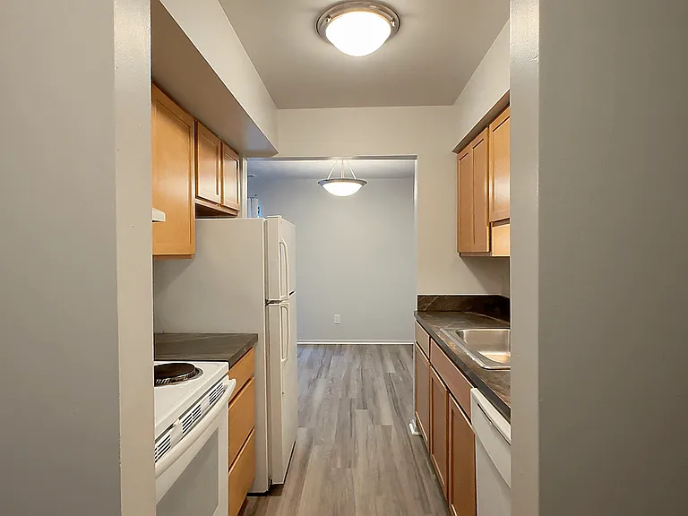 Drawbridge Apartments East — Photo 28