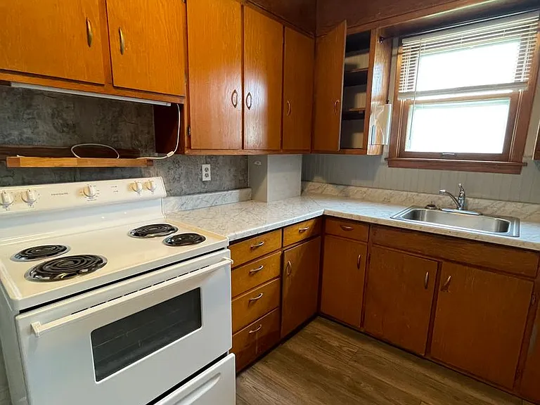 504 Chestnut St — Photo 12