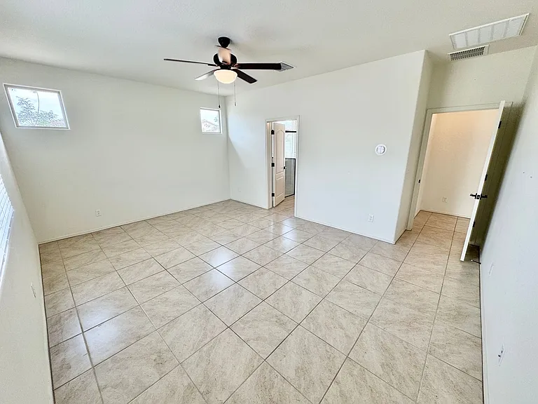 5748 N 194th Ave — Photo 35