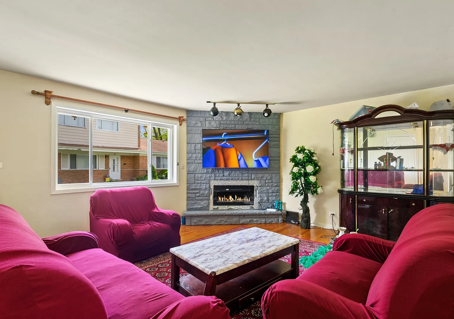 4 bed, 2.5 bath, 1850 sqft, $2,775 — Photo 2