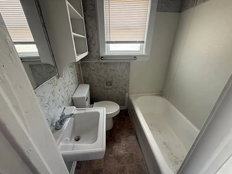 100 S College Ave #4 — Photo 4