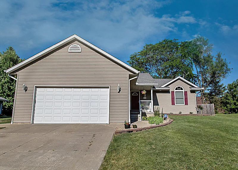 4124 N Rochelle Ln photo 1