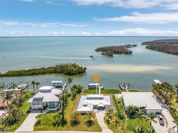 3695 San Carlos Dr, Saint James City, FL 33956