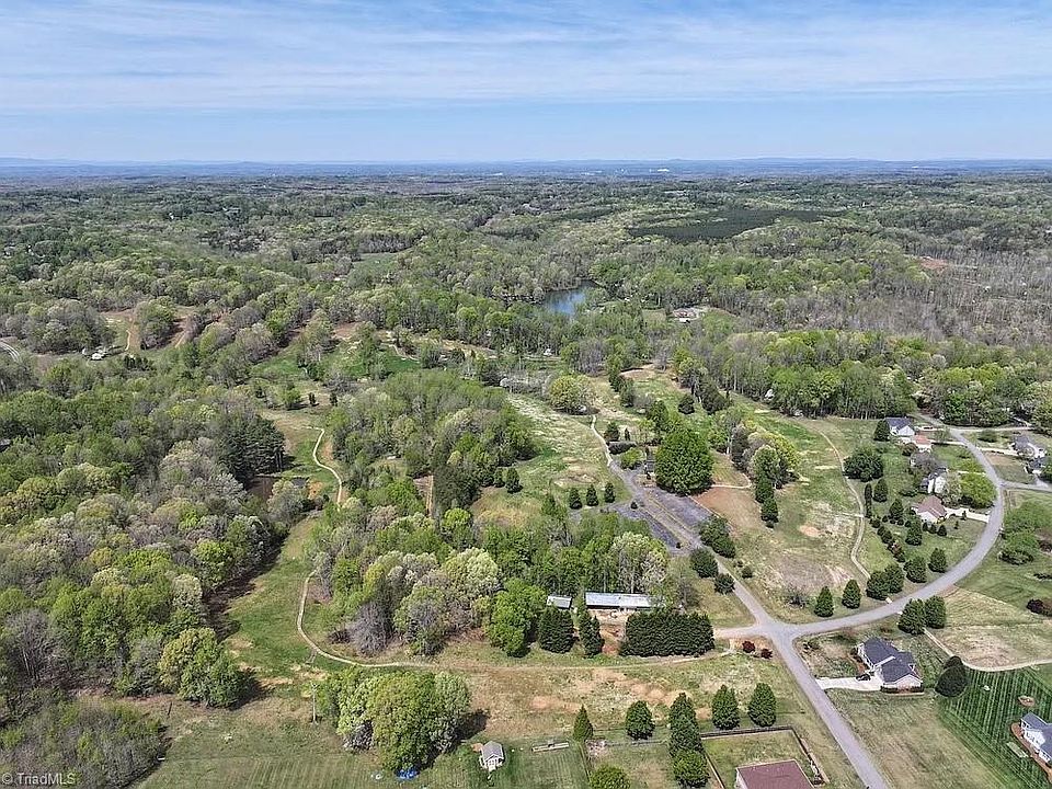 1st image of 190 Club House Dr