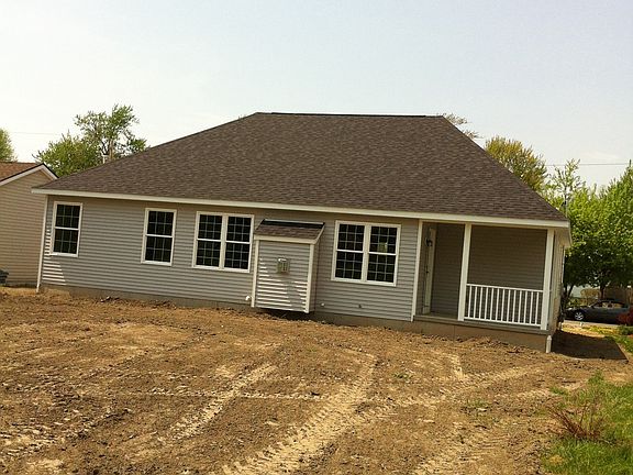 5th image of 305 Stenzil St