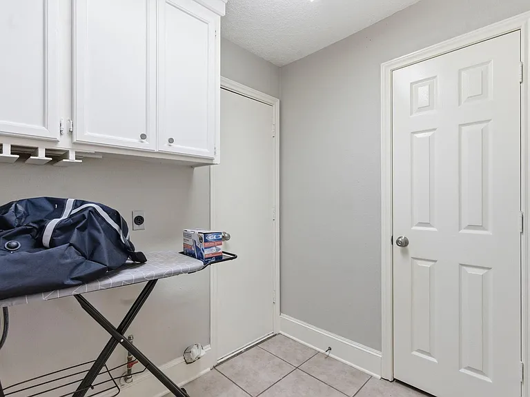108 Somerton Dr — Photo 23