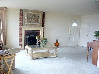 2nd image of 2 Hillview Ct