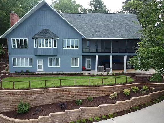 2nd image of 15 Cliffside Dr