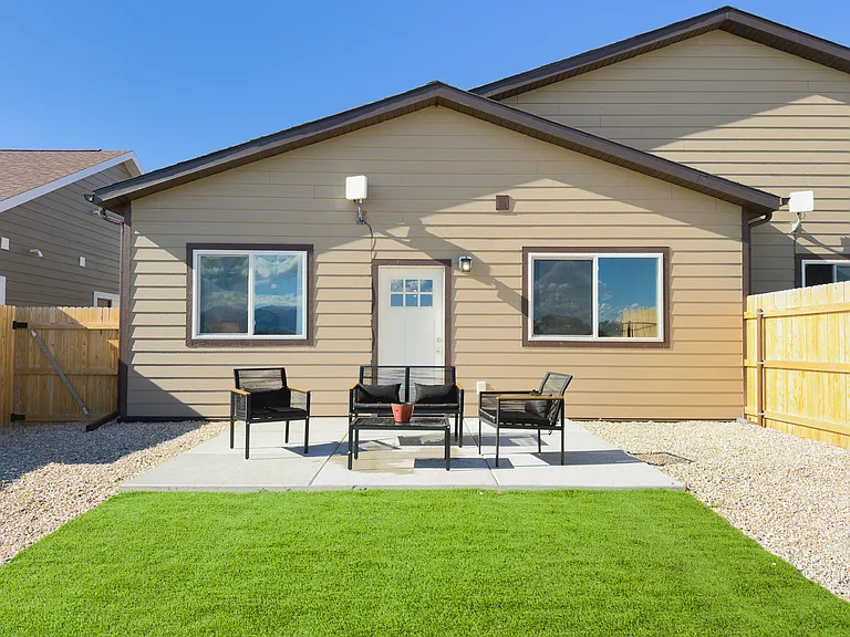667 Valley View Dr — Photo 9