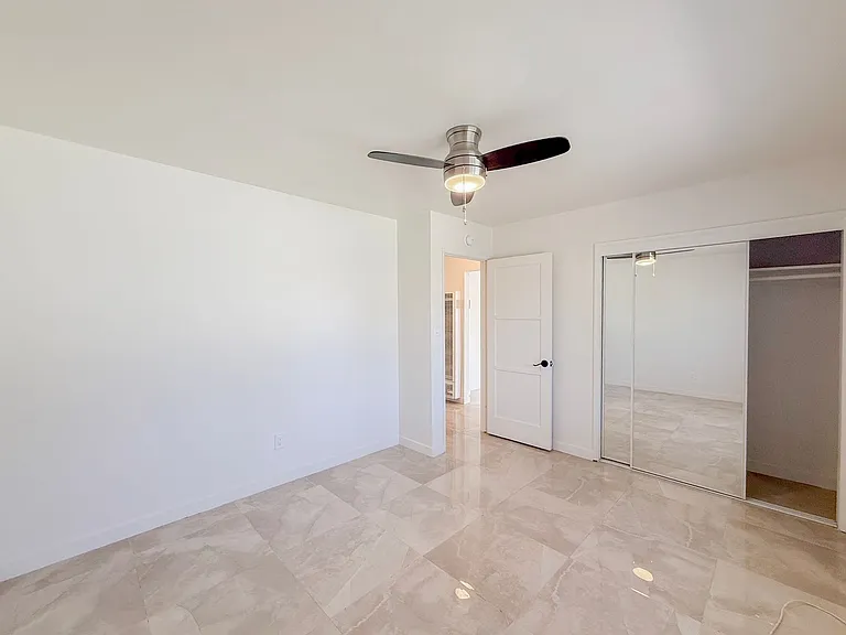 Beautiful Triplex in Clairemont — Photo 10
