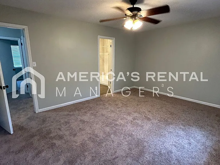 2422 Hampstead Dr — Photo 24