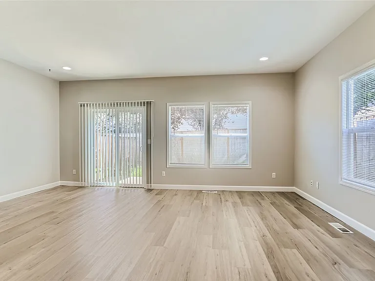 3133 NE 13th Pl — Photo 6
