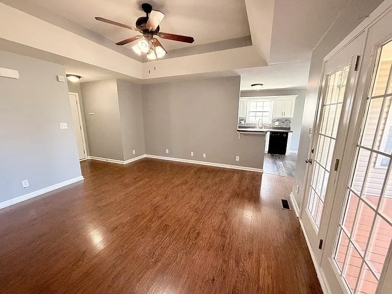 3438 Foxrun Ln — Photo 2