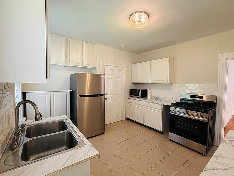 204 Woodbine St #1 — Photo 13