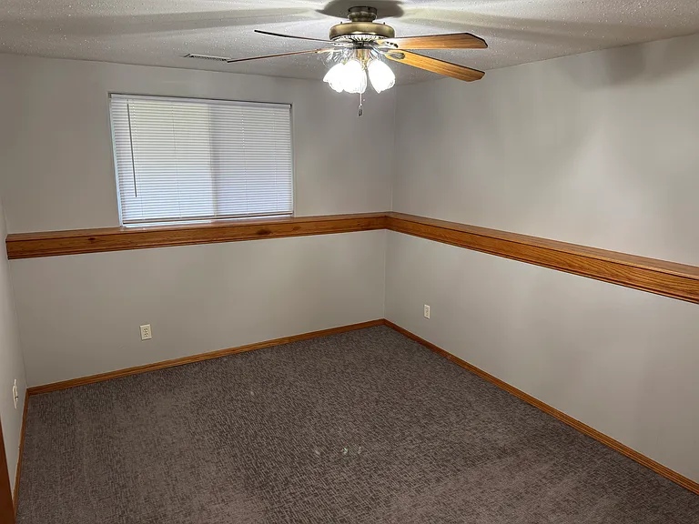 630 N James Ave — Photo 20