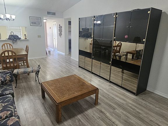 Living dining, Furniture optional