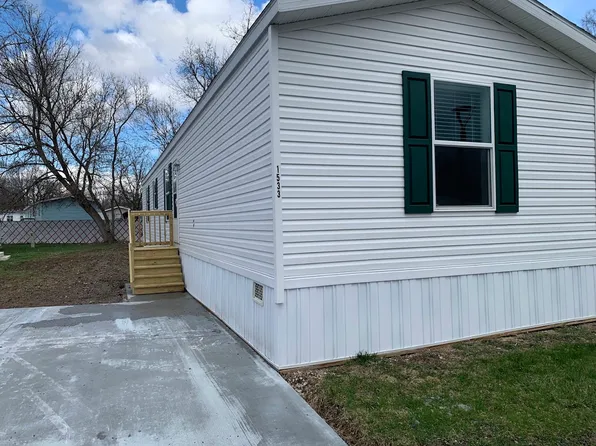 1533 Pheasant Run Dr, Flint, MI 48532
