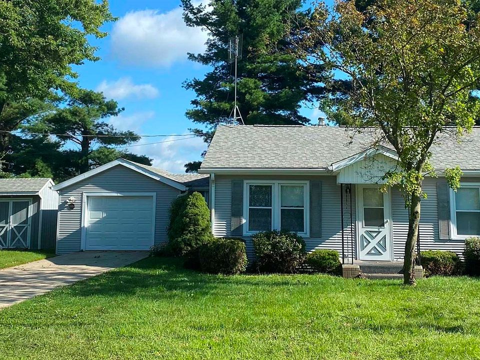 2 Bed 1 Bath on .52 acre lot