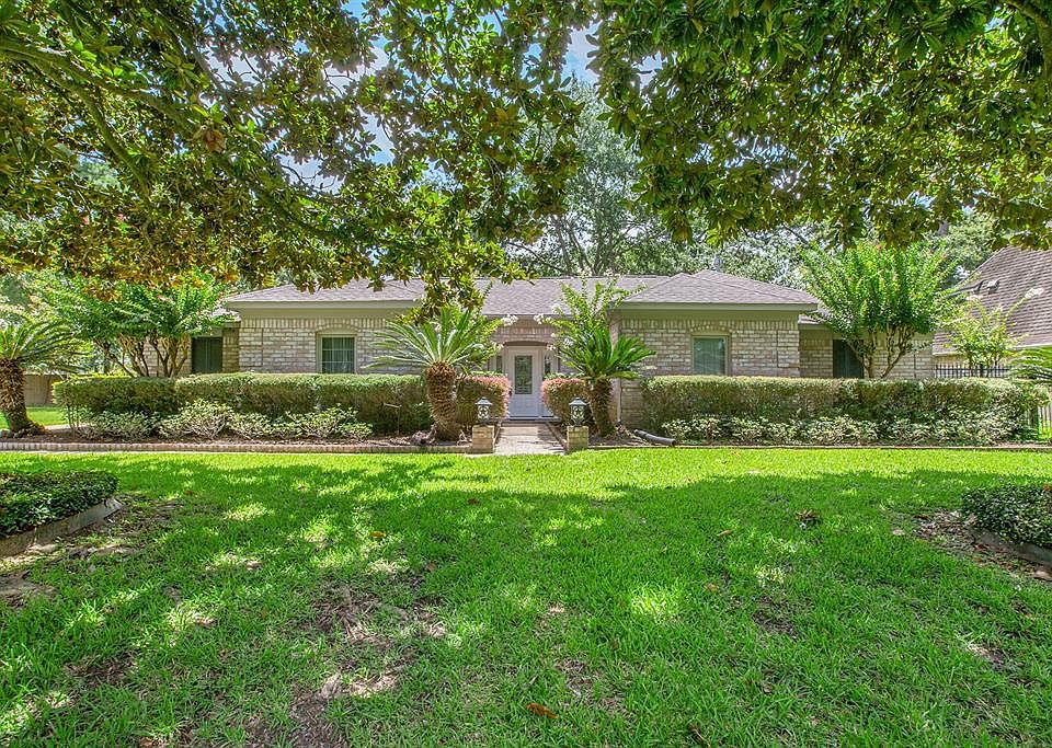 Welcome to 15402 Waldwick Drive