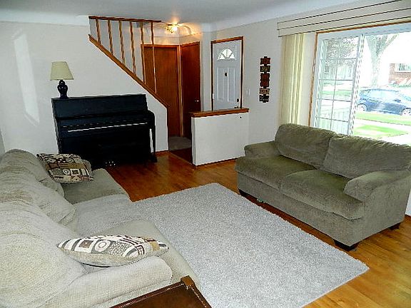 5th image of 29611 Newport Dr