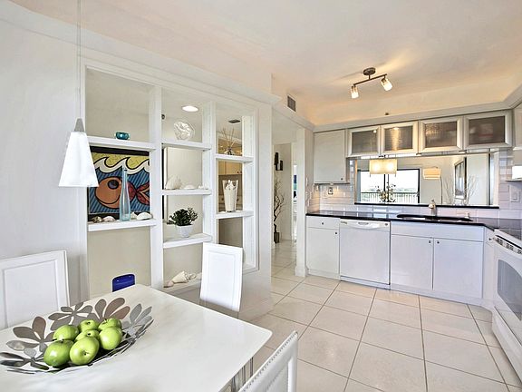 4th image of 2206 S Cypress Bend Dr APT 905