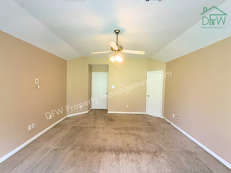 317 Oak Meadow Ln — Photo 13