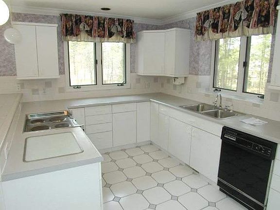 2nd image of 385 Longleaf Drive