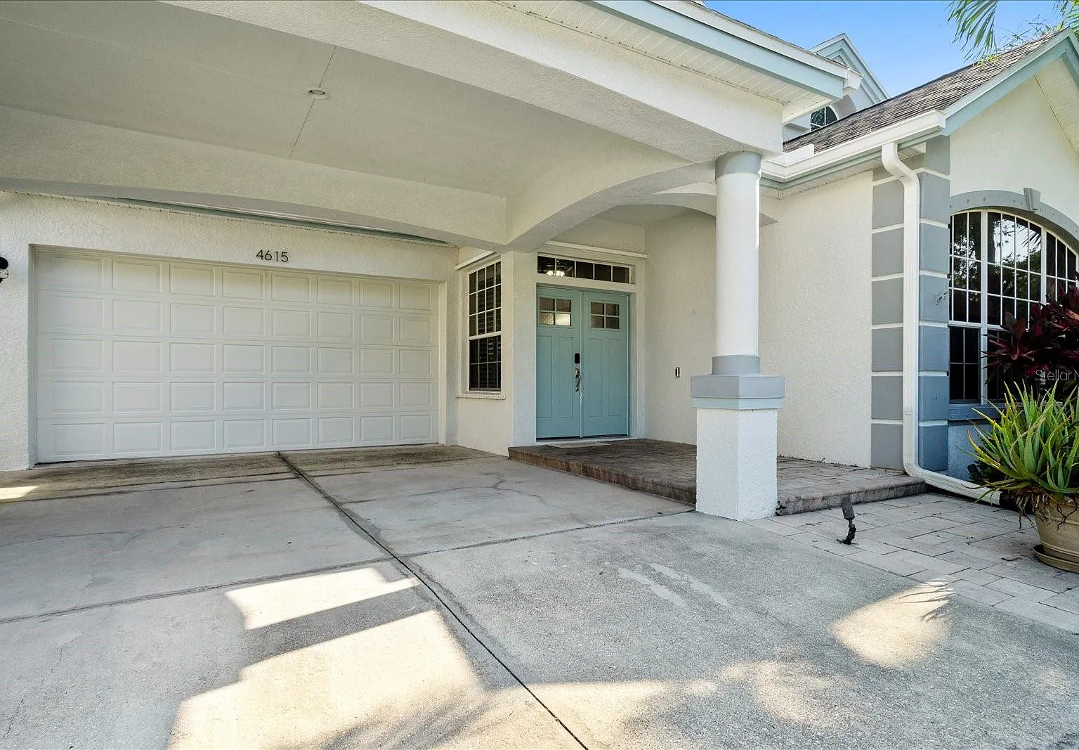 3 bed, 2.0 bath, 1967 sqft, $4,000 — Photo 2