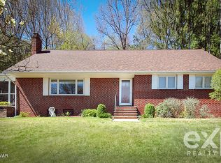 910 Vallamont Dr, Williamsport, PA 17701