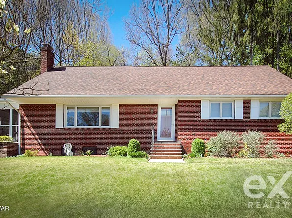 910 Vallamont Dr, Williamsport, PA 17701