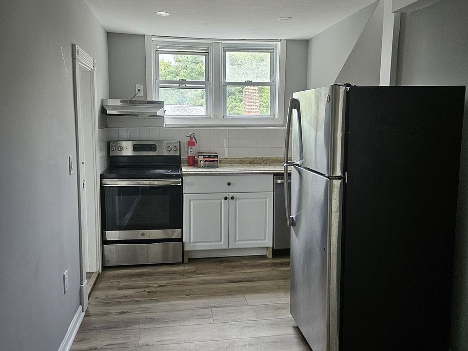1st image of 14 Hillside St APT 3