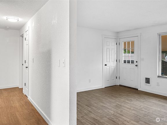 4th image of 1121 W Stewart Avenue #C-3