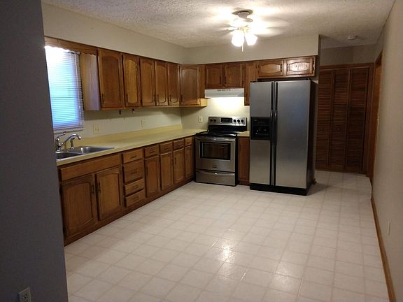 Kitchen / Dining room. Ceiling Fan. SS Frig, SS Electric stove and Wht dish washer.