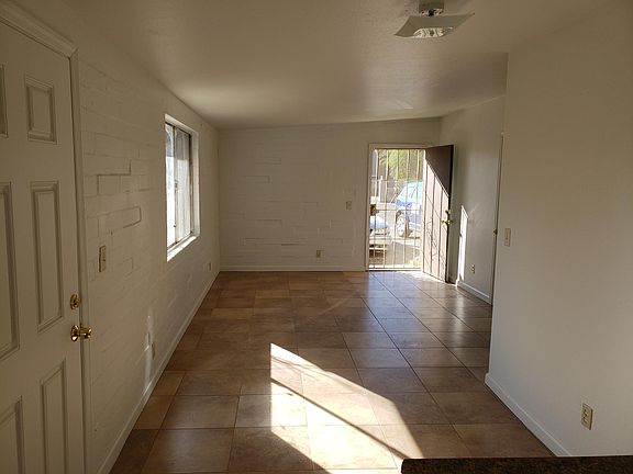 5th image of 395 E Delano St