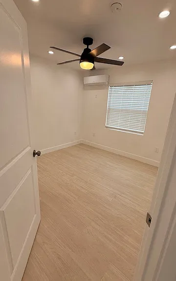 6929 Purdy Ave — Photo 16