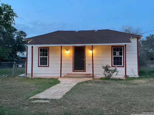 921 E TAFT ST, Pearsall, TX 78061