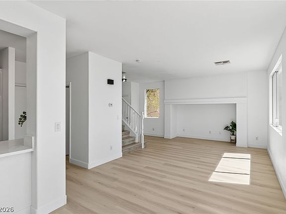 5th image of 9511 Spring Blush Ave