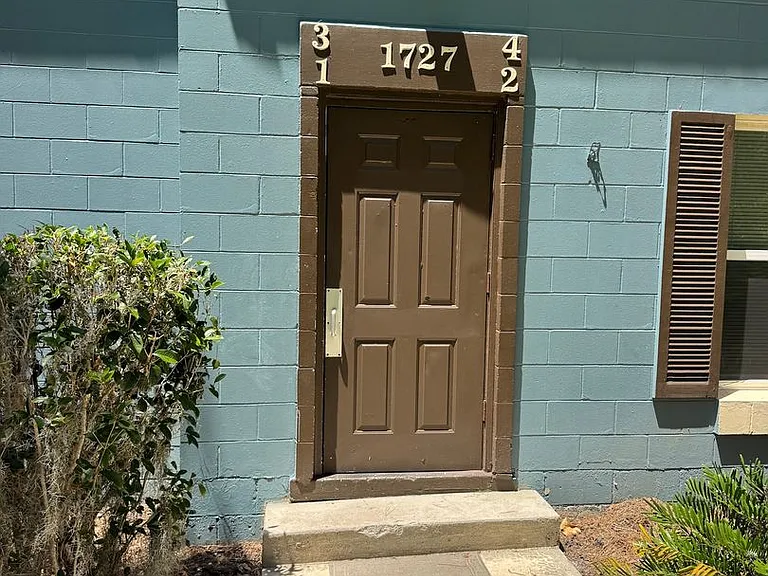 1727-4 NE 2nd St — Photo 1