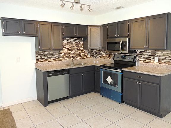 3rd image of 202 Cedar Dr