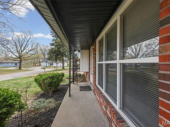 5th image of 1963 Maple Ln