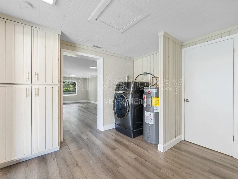 6121 N Falkenburg Rd — Photo 35