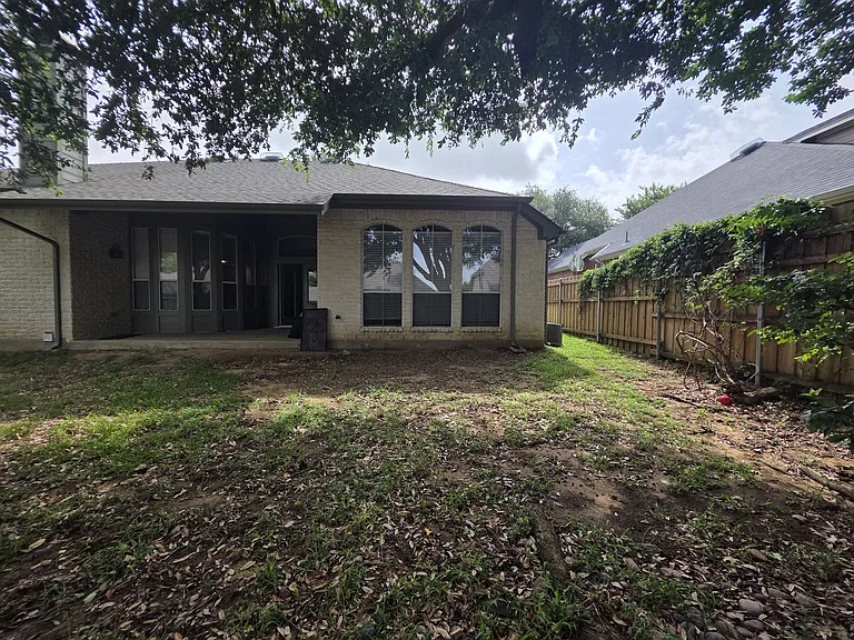 2717 Cliffwood Dr — Photo 6