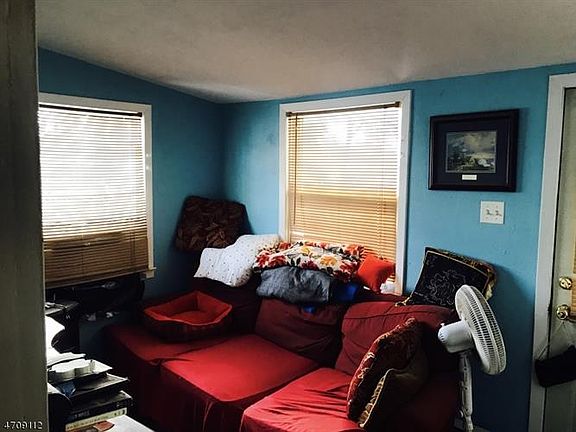 3rd image of 9 Birchwood Dr