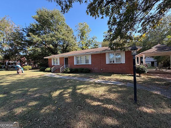 2nd image of 2560 Anderson Dr
