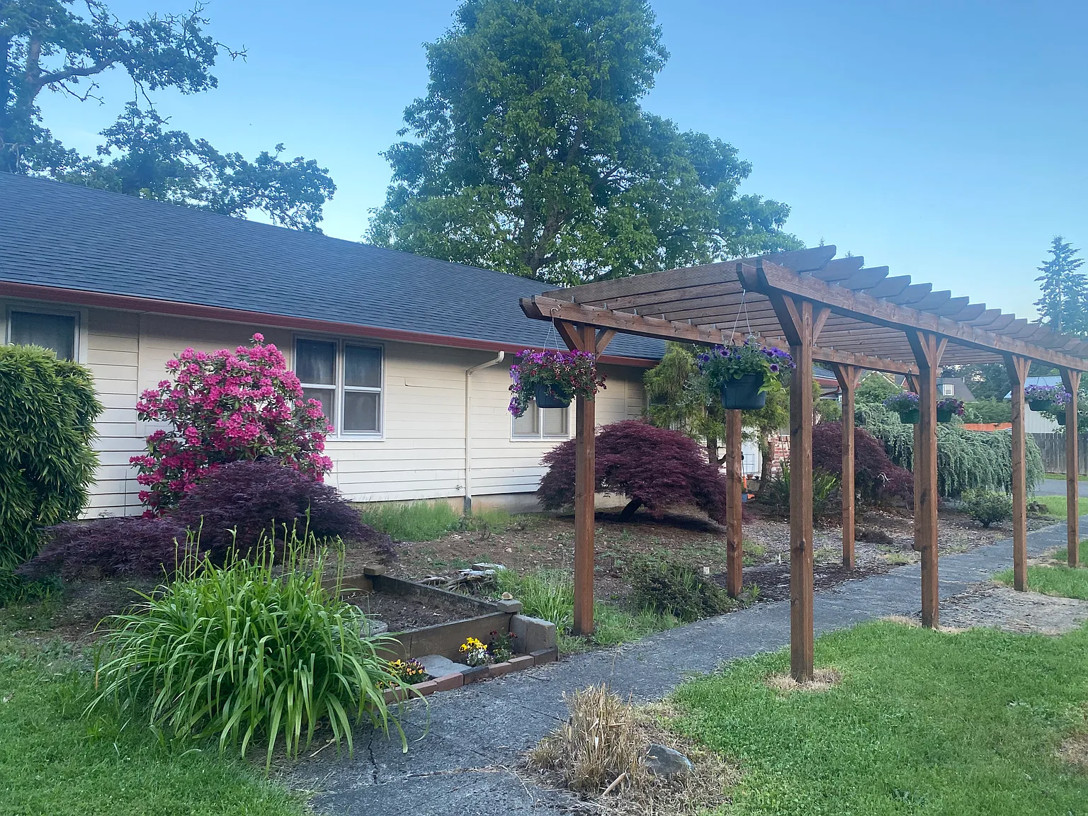3 bed, 2200 sqft, $3,400 — Photo 2