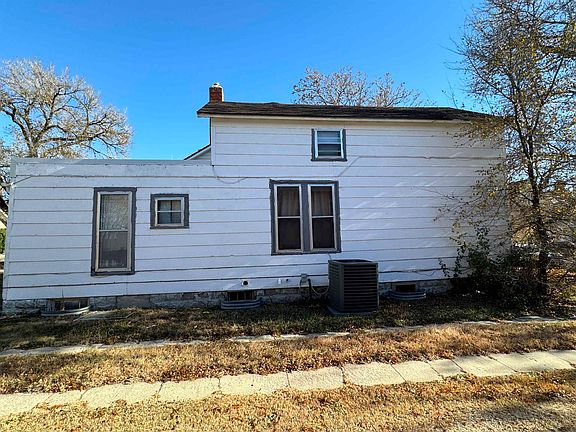 4th image of 213 W 12th St